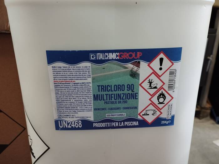 https://www.calzolarire.it/piscina/102128-cloro-multifunzione-in-pastiglie-gr200-5kg.html?search_query=73839&results=1